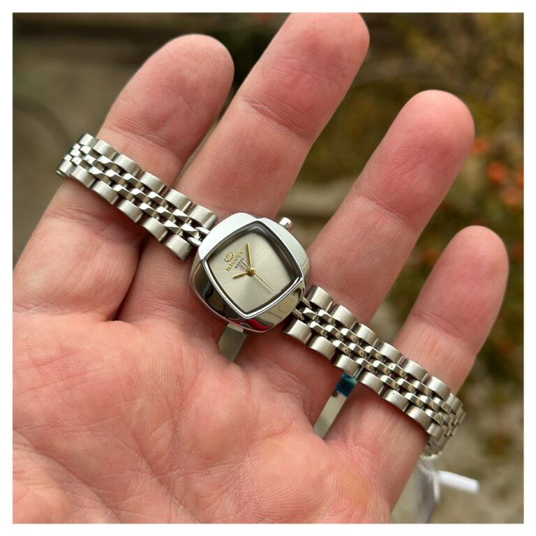 ساعت مچی زنانه الگانس سیلور صفحه طوسی ER2200