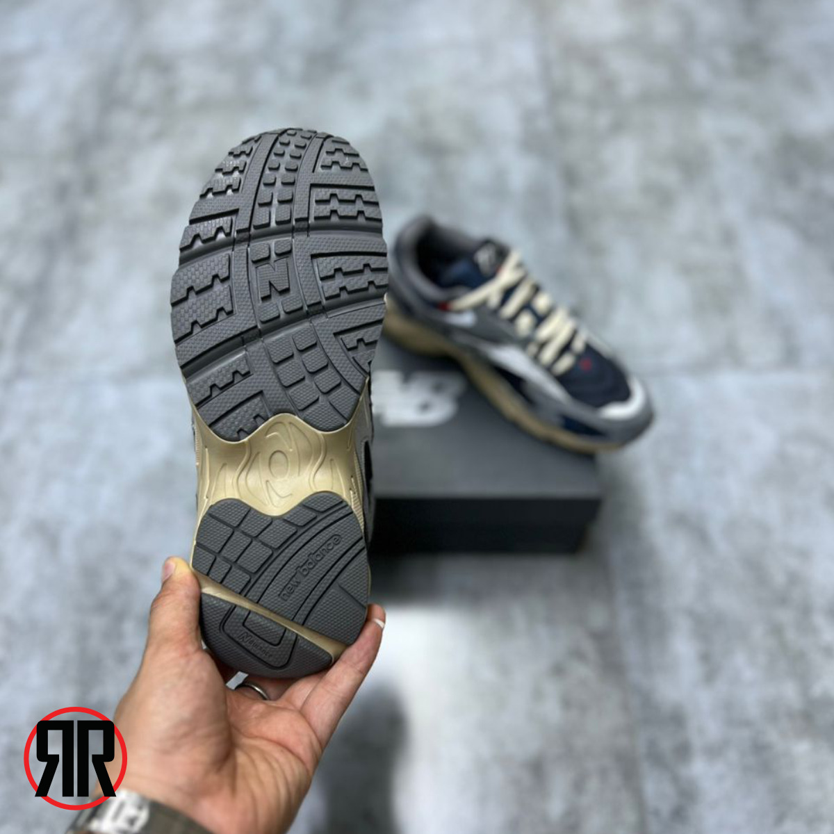 کفش کتونی زنانه و مردانه نیو بالانس 725 new balance - Image 3
