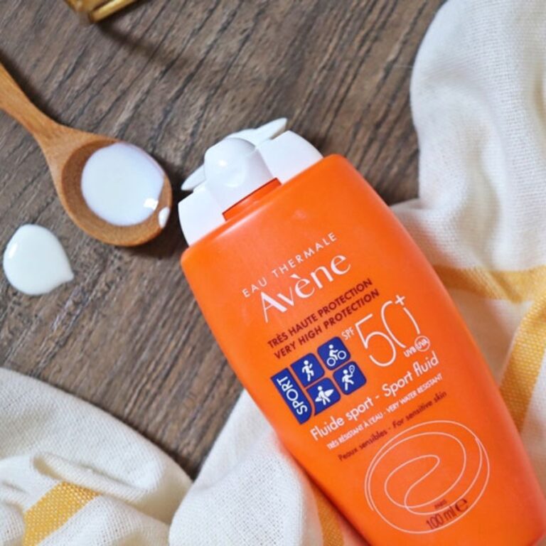 کرم ضد آفتاب اون بی رنگ مدل Fluid Sport با SPF50 مناسب انواع پوست