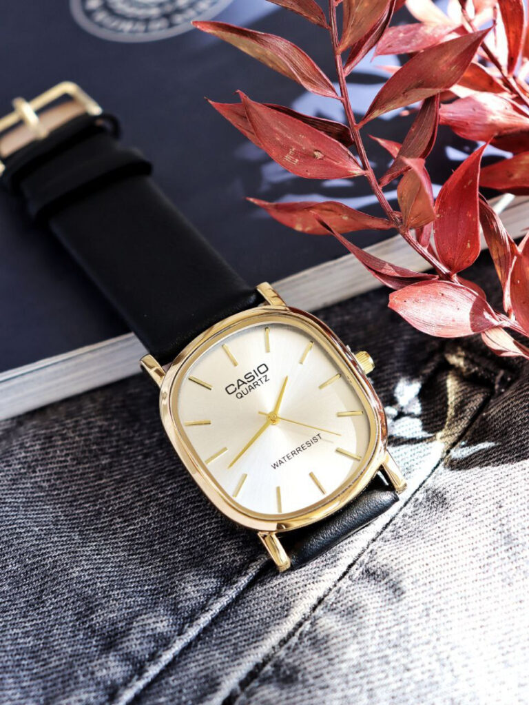 ساعت مچی مردانه کاسیو صفحه سیلور قاب طلایی Casio بند چرمی