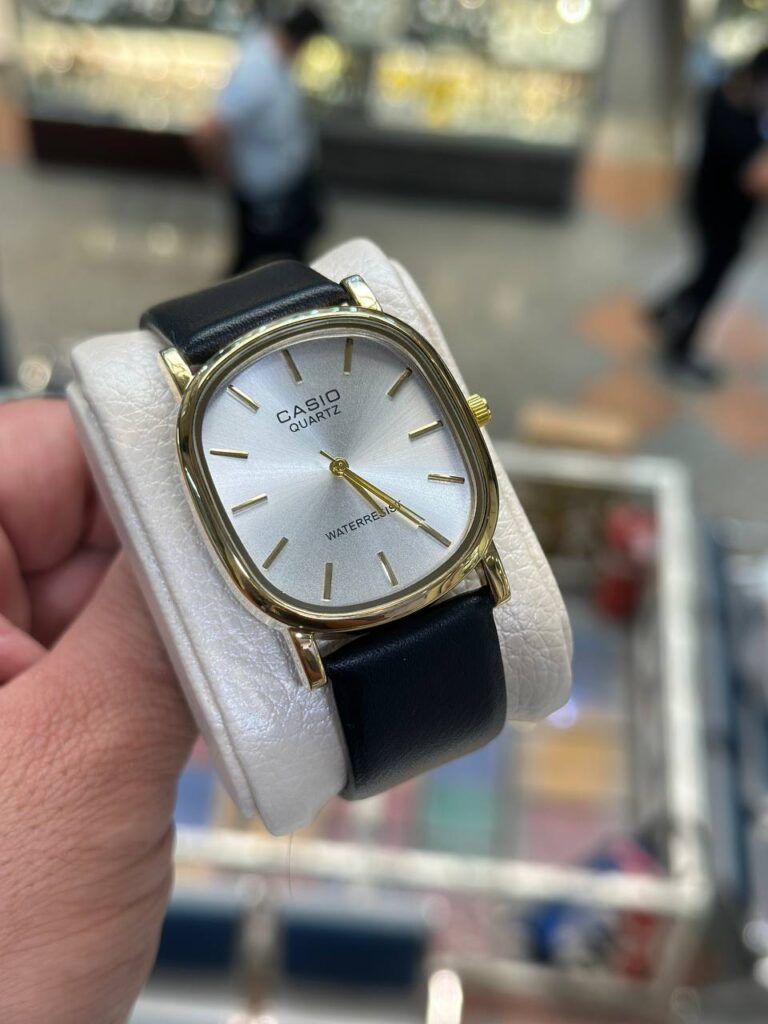 ساعت مچی مردانه کاسیو صفحه سیلور قاب طلایی Casio بند چرمی