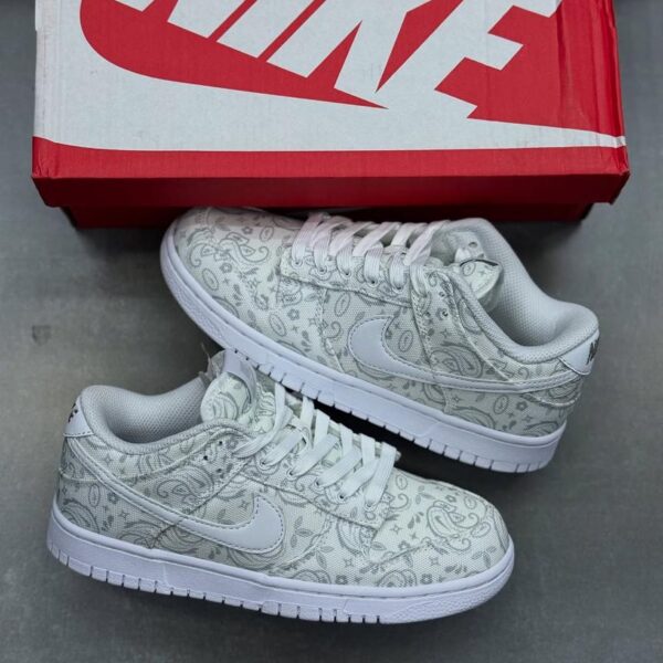 کفش کتونی زنانه نایک SB DUNK LOW White paisley