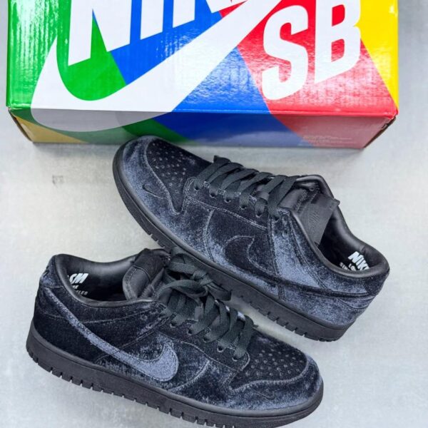 کفش کتونی زنانه نایک SB DUNK LOW Triple Black Velvet