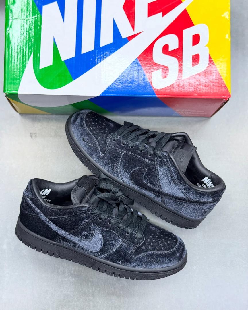 کفش کتونی زنانه نایک SB DUNK LOW Triple Black Velvet