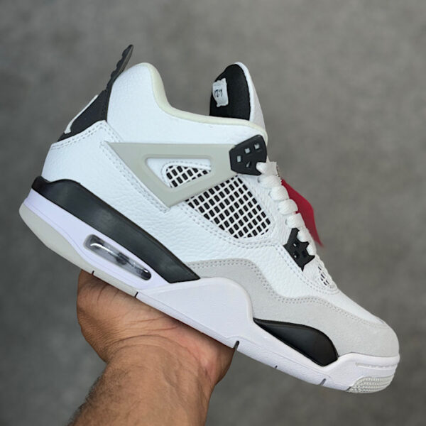 کفش کتونی زنانه و مردانه ایر جردن4 رترو سفید مشکی Air Jordan 4 Retro