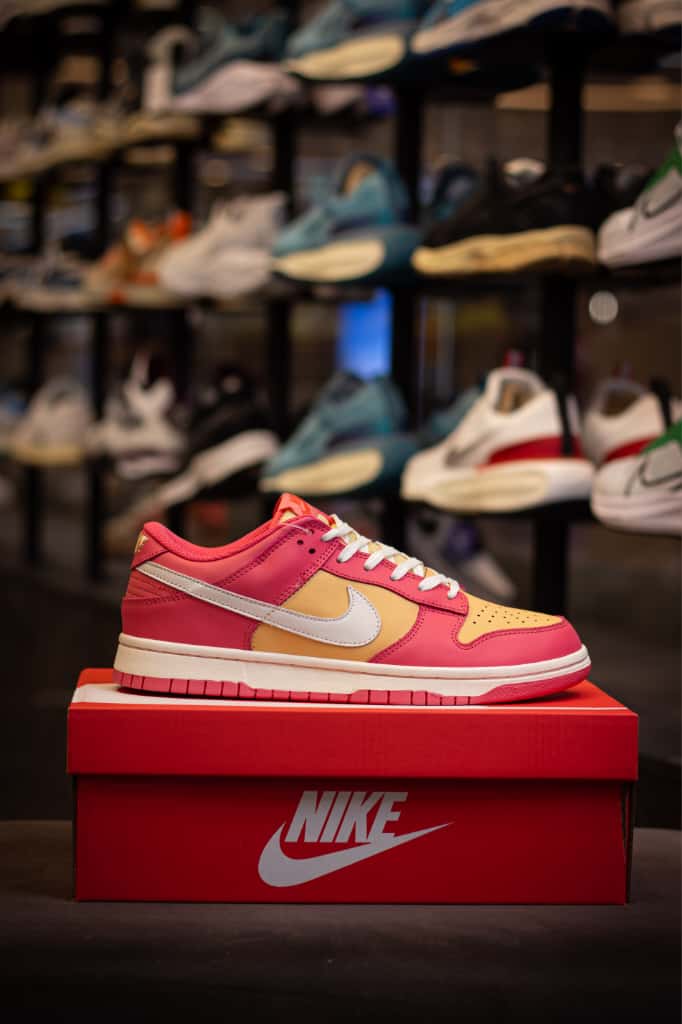 کفش کتونی زنانه و مردانه نایک SB DUNK LOW Strawberry Peach (MK)