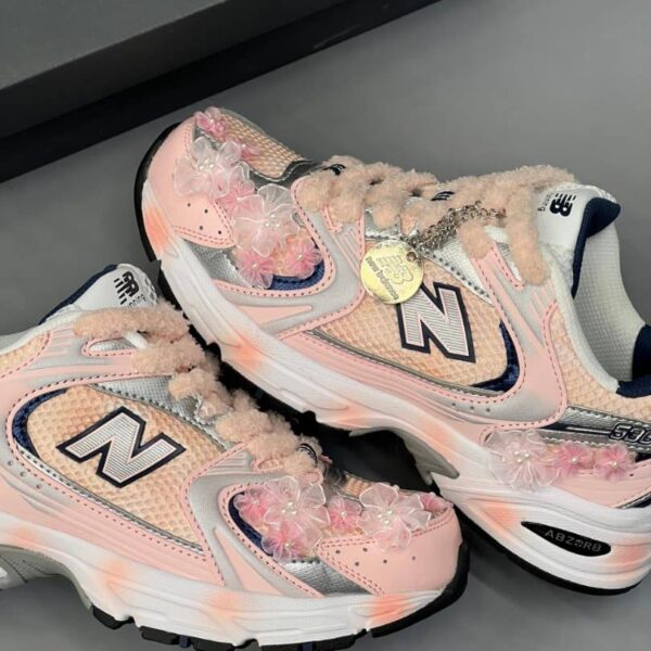 کفش کتونی زنانه نیو بالانس کاستوم گلدار صورتی 530 new balance