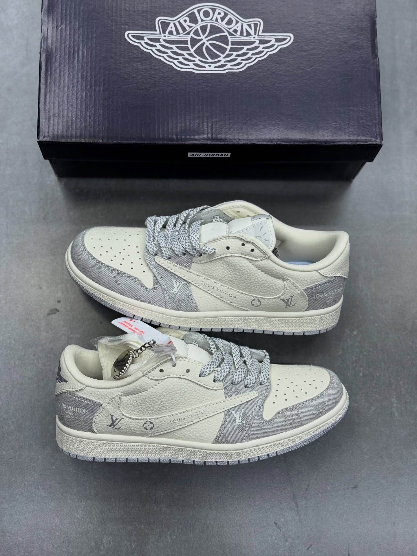 کفش کتونی زنانه و مردانه نایک ایر جردن Louis Vuitton x Travis Scott Jordan 1