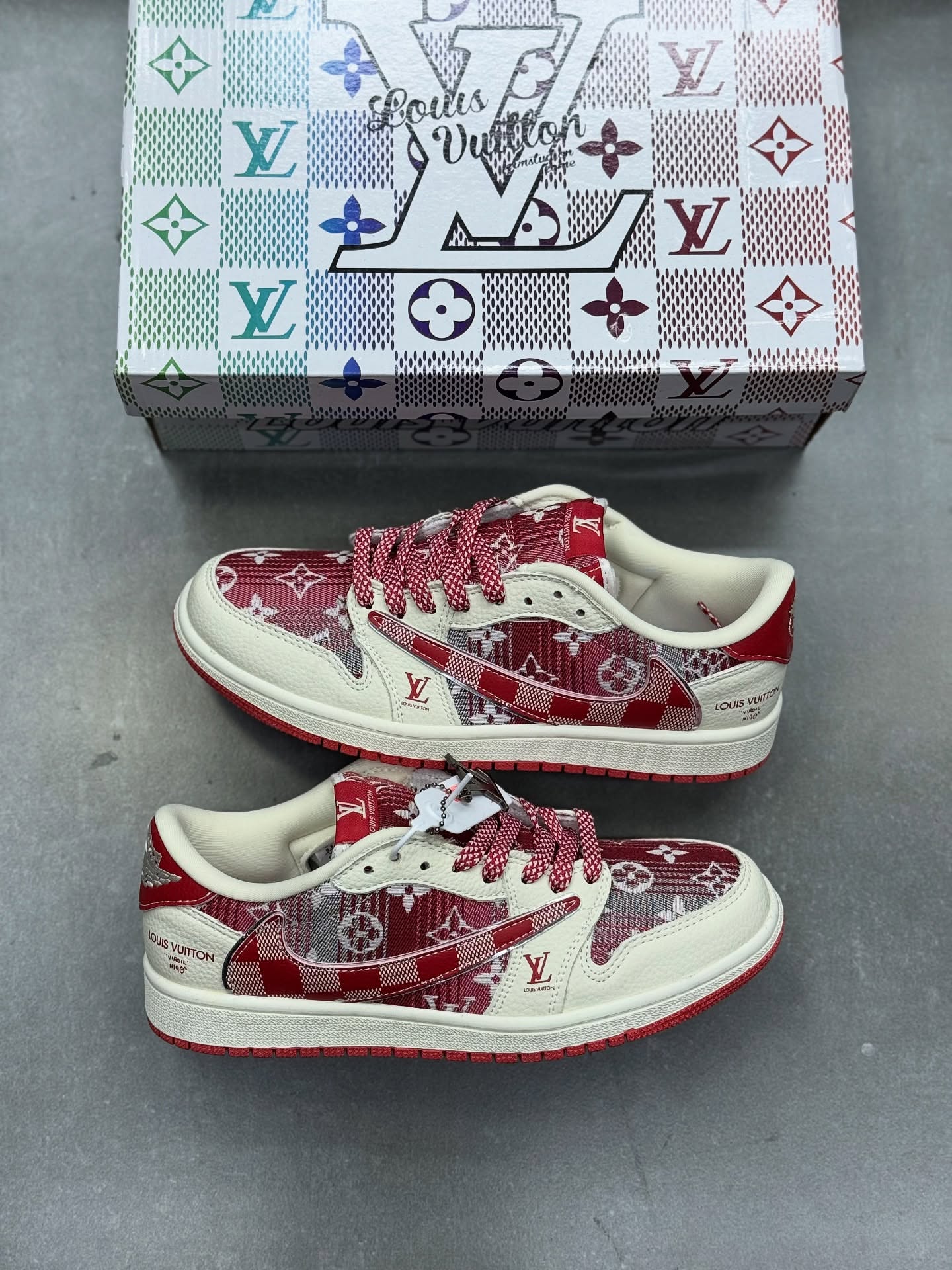 کفش کتونی زنانه و مردانه نایک ایر جردن Louis Vuitton x Travis Scott Jordan 1