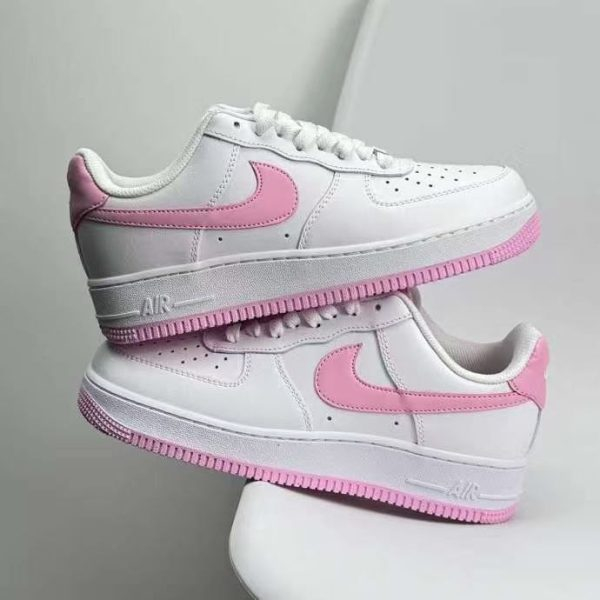 کفش کتونی زنانه نایک ایر فورس 1 صورتی سفید Nike Air Force 1 white pink