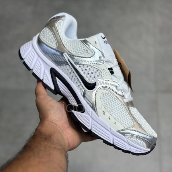 کفش کتونی زنانه و مردانه نایک وی فایو آر ان آر سفید متالیک نقره‌ای مشکی Nike V5 RNR White Vast Grey Metallic Silver Black
