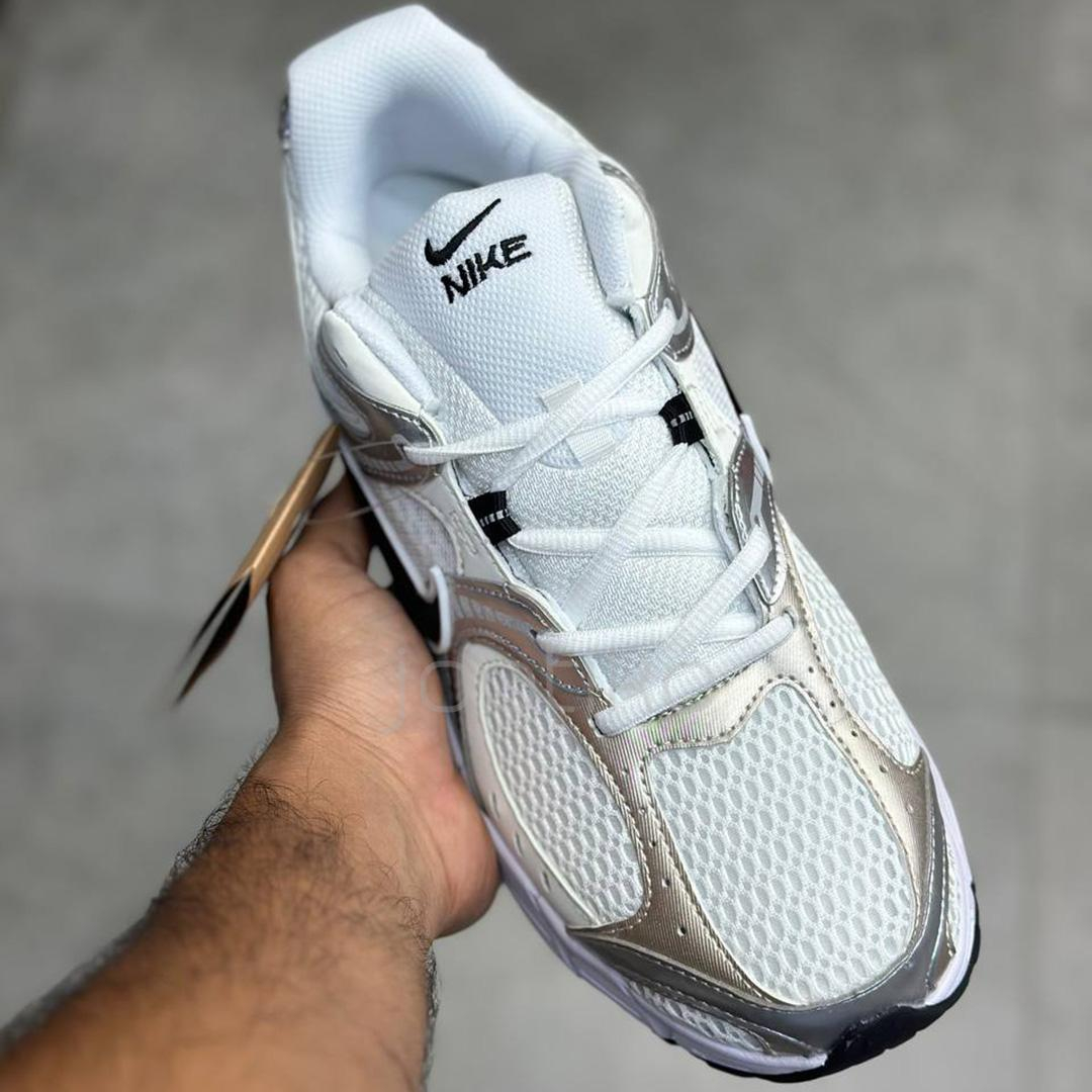 کفش کتونی زنانه و مردانه نایک وی فایو آر ان آر سفید متالیک نقرهای مشکی Nike V5 RNR White Vast Grey Metallic Silver Black - Image 2
