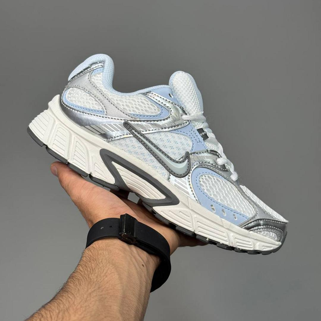 کفش کتونی زنانه و مردانه نایک وی فایو آر ان آر سفید طوسی آبی آسمانی Nike V5 RNR Summit White Blue Smoke Grey - Image 2