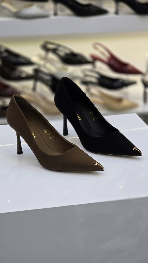 کفش پاشنه زنانه مدل پشت بسته رویه مات یراق Valentino (MK) - تصویر 3