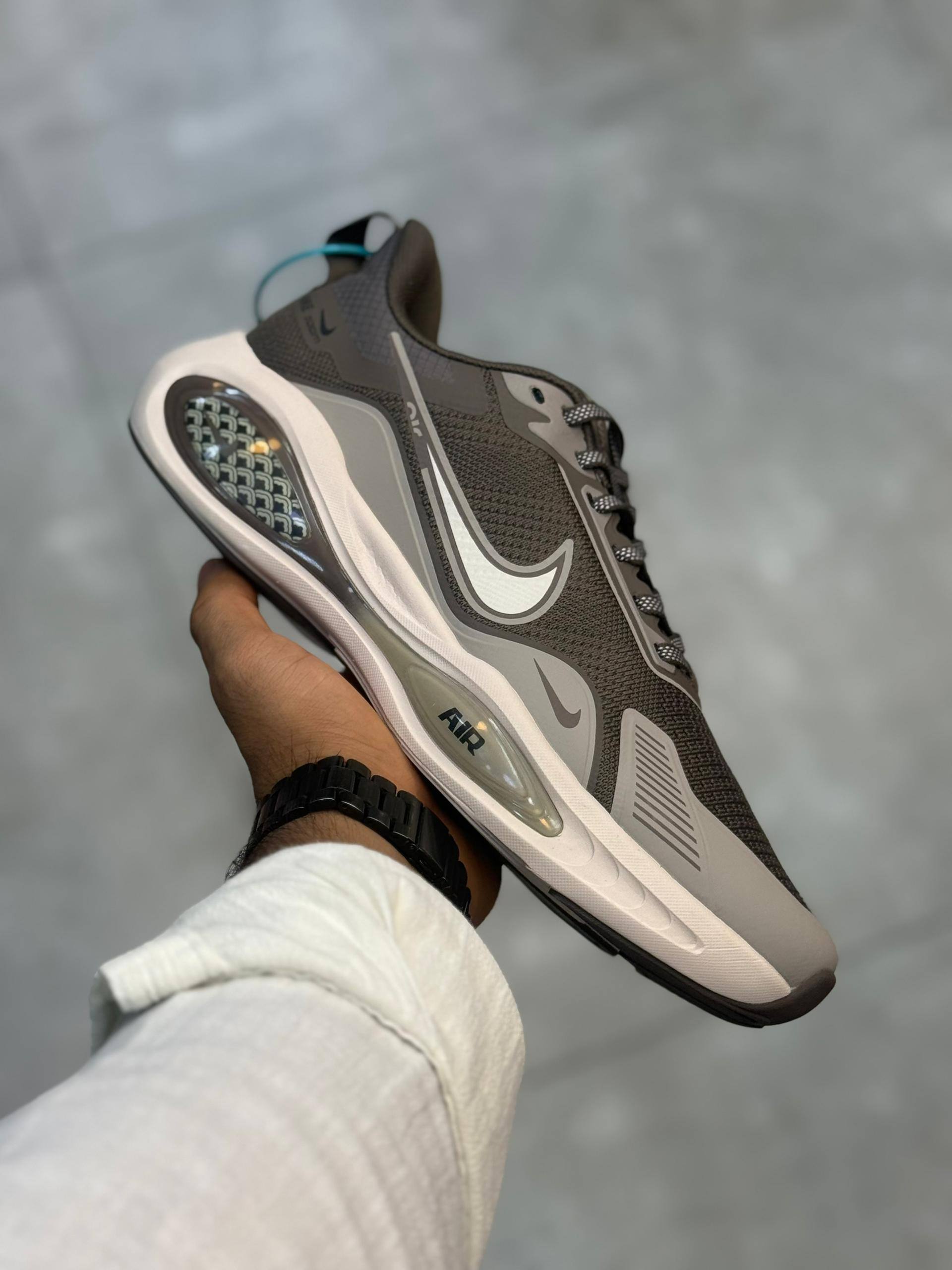 کفش کتونی مردانه نایک زوم روولوشن Nike Zoom revolution Brown Cream