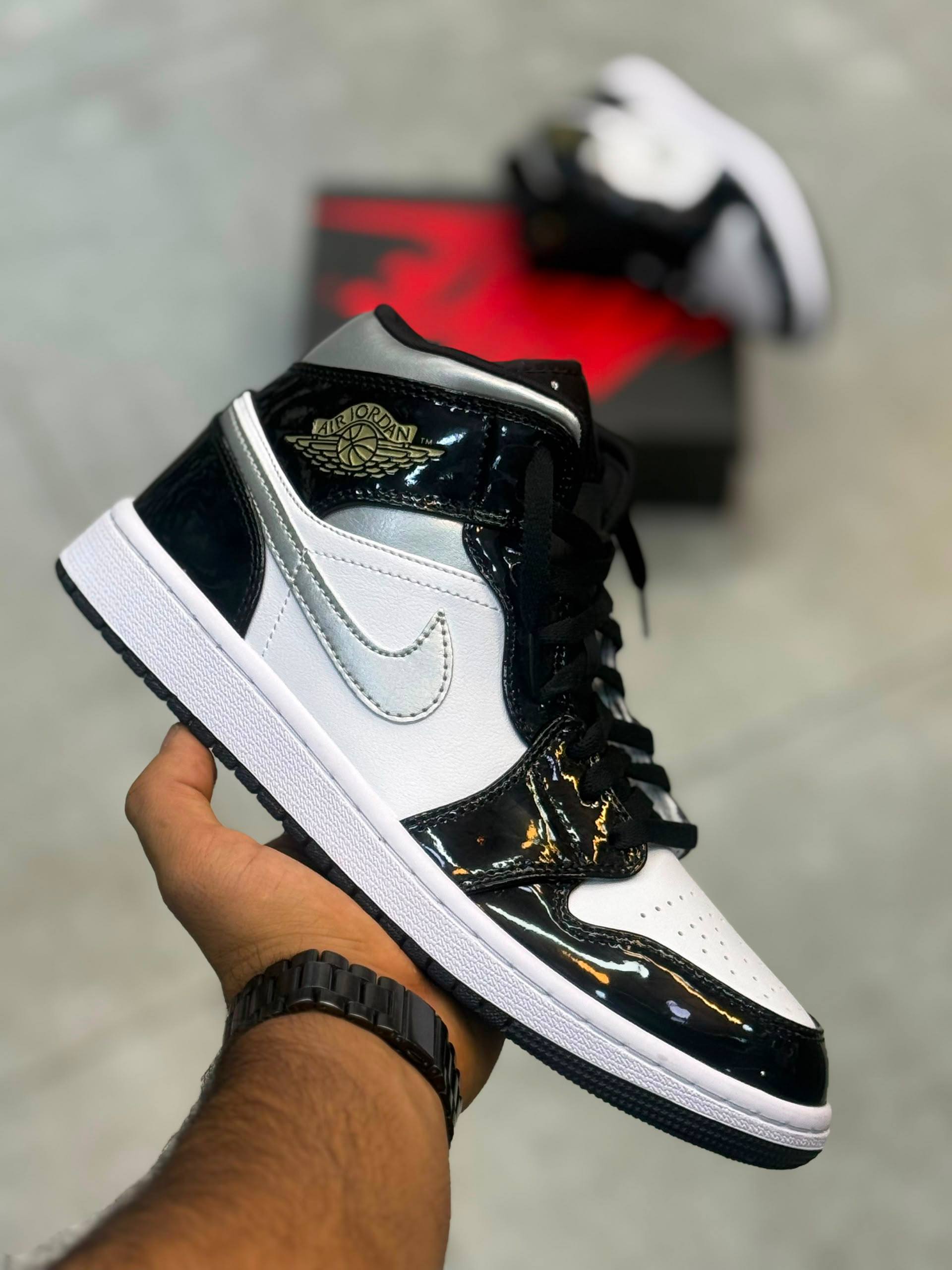کفش کتونی مردانه نایک جردن 1 Nike Jordan 1 Mid Patent Black White Metallic Silver Metallic Gold