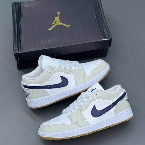 کفش کتونی مردانه نایک ایر جردن 1 Nike Air Jordan 1 Low Midnight Navy Neutral Grey