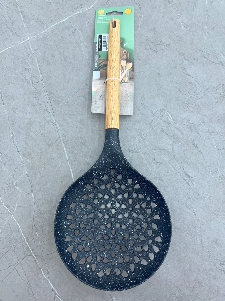 کفگیر مشکی بزرگ دسته چوبی 3116-13 وارداتی (x)