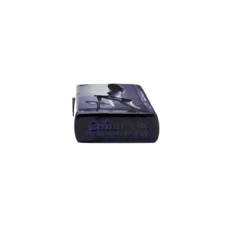 فندک بنزینی چیف مدل LICH-1420 طرح دختر روی صندلی