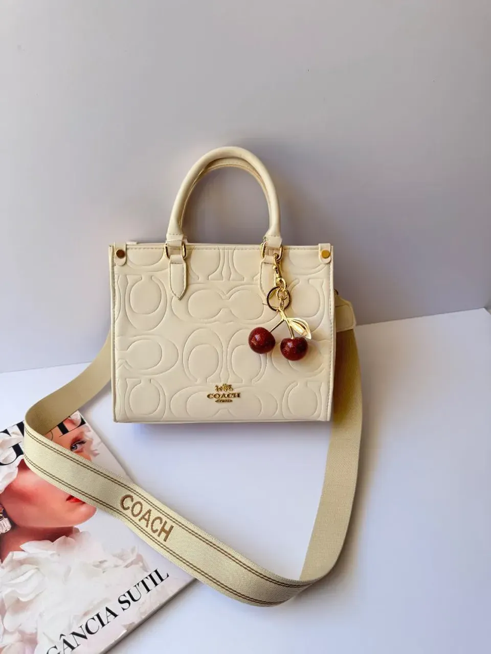 کیف دستی زنانه کوچ (Coach) مدل آویز گیلاس کد 496(FR) - Image 4