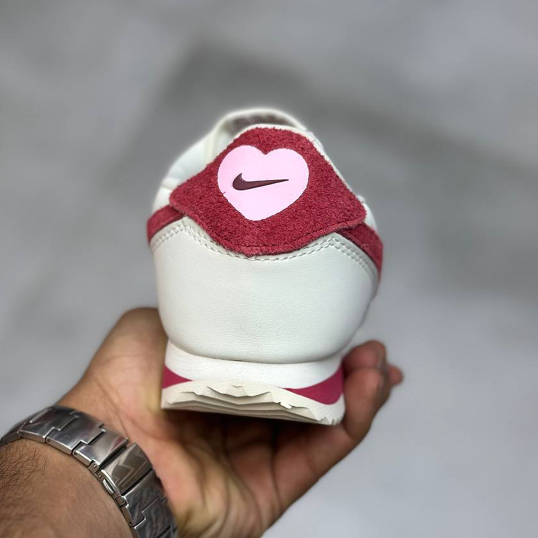 نایک کورتز ولنتاین سفید قرمز Nike Cortez SE Valentine's Day FZ5167 - Image 3