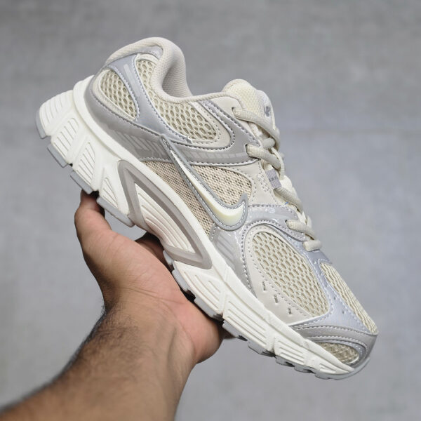 کفش کتونی نایک وی فایو آر ان آر کرم خاکی Nike V5 RNR Oatmeal Pale Ivory IH1980