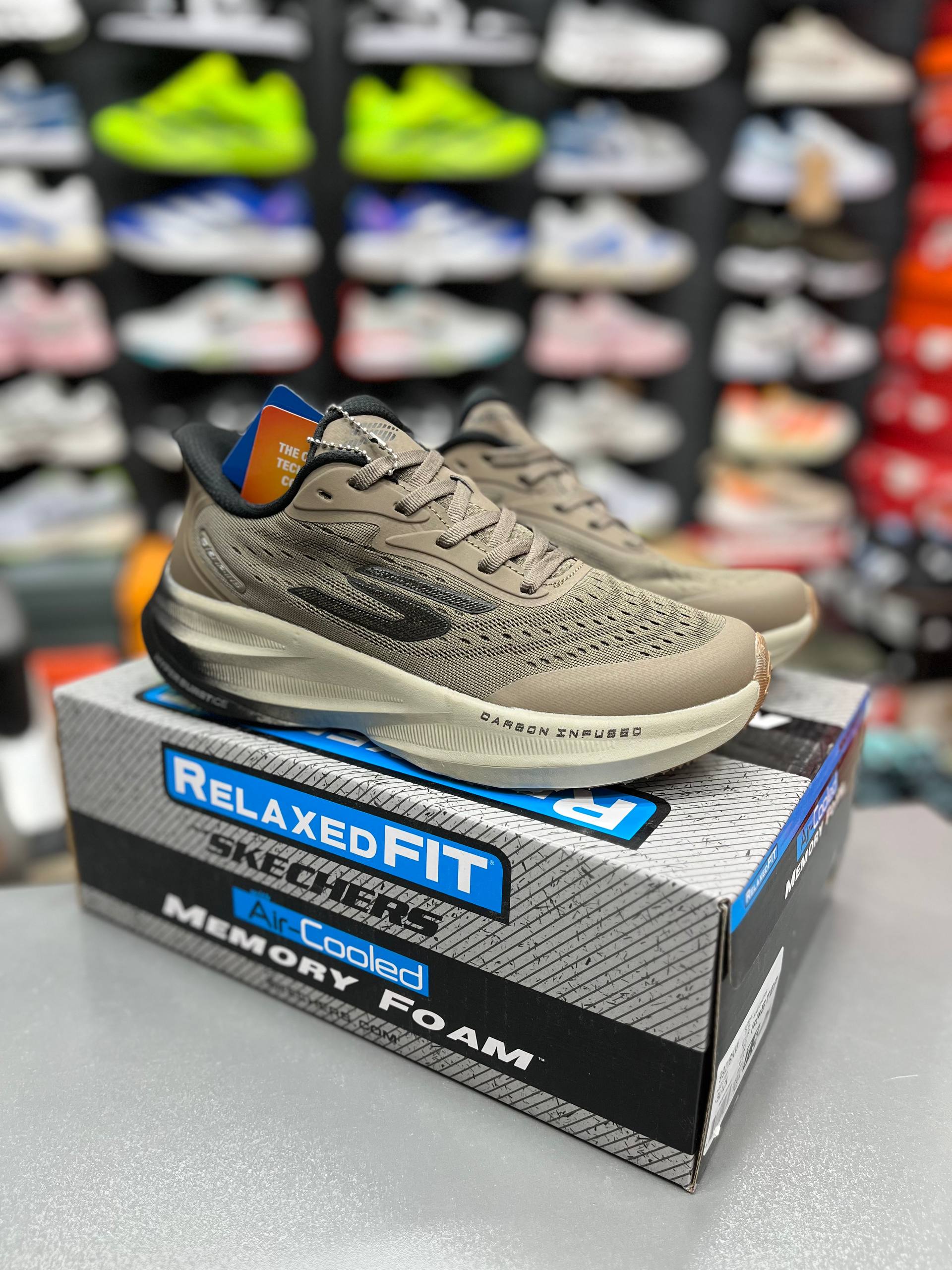 کفش کتونی مردانه اسکیچرز هایپر برست کربن کد01 Skechers Hyper Burst Carbon
